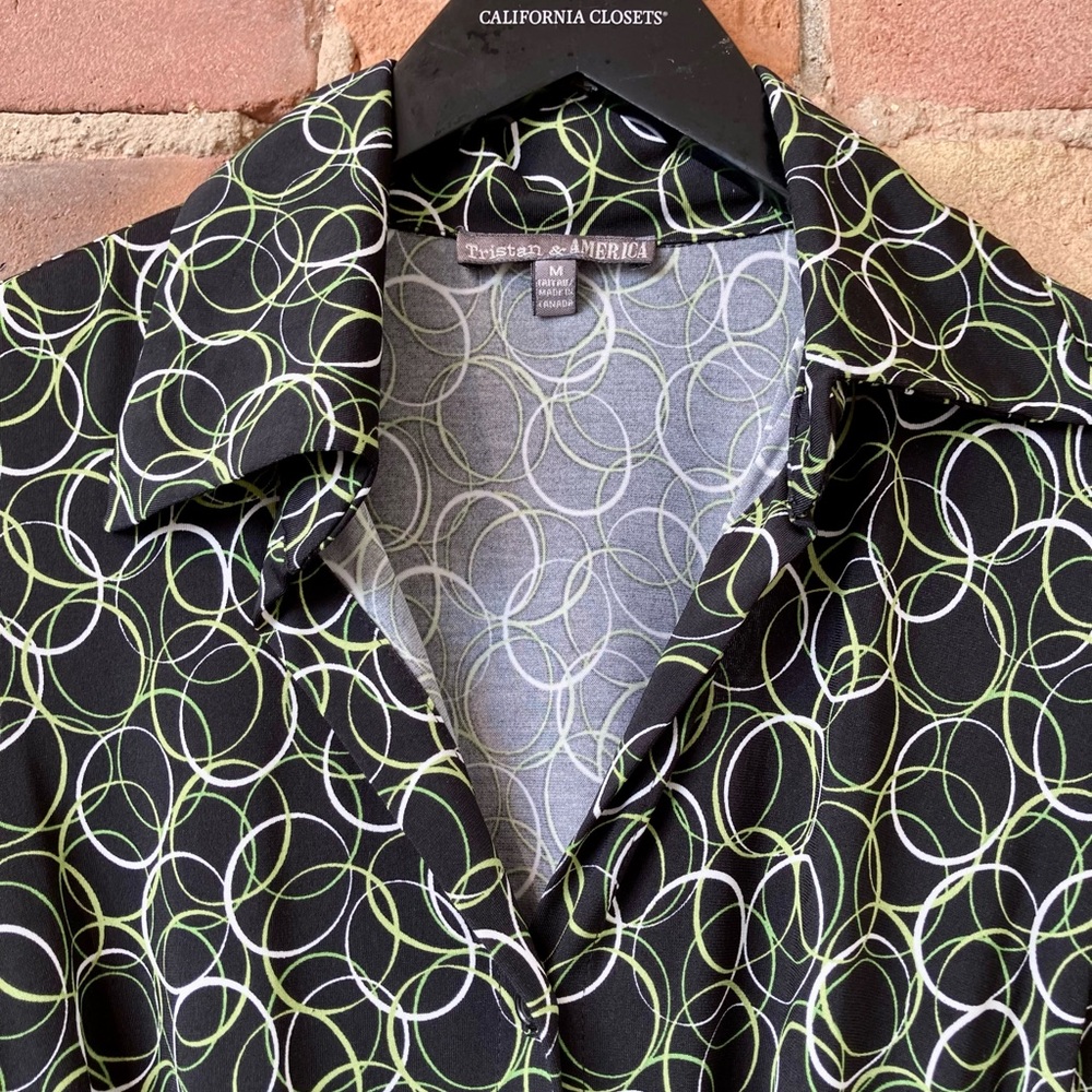 Tristan & America Women’s Black & Green Wrap Shirt with Belt. Size: Medium.